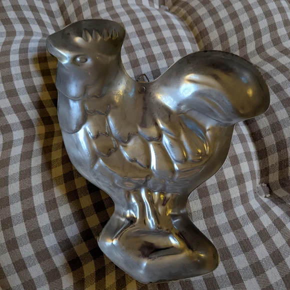 Chicken gold tone brass mold wall hanging - Picture 3 of 4